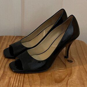 Tahari (7B) black patent leather open-toe high-heel pumps
